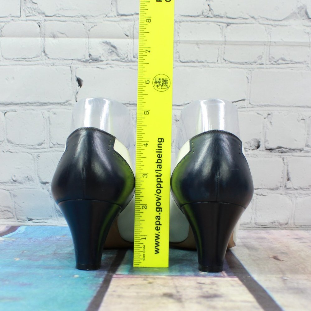 Salvatore Ferragamo Leather Kitten Heel Size 7.5 B - Picture 7 of 9